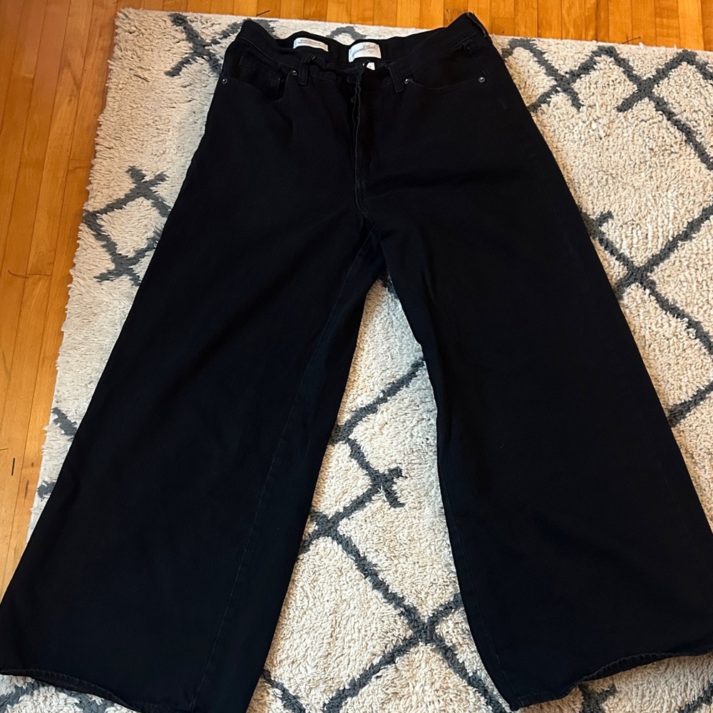 Universal Thread Mid Rise Super Wide Leg Jeans.  10R.